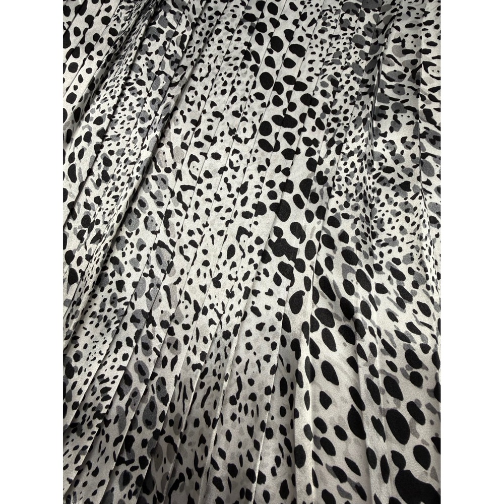 White House Black Market Animal Print Pleated Skirt Black White Size 14 Midi - Picture 2 of 7